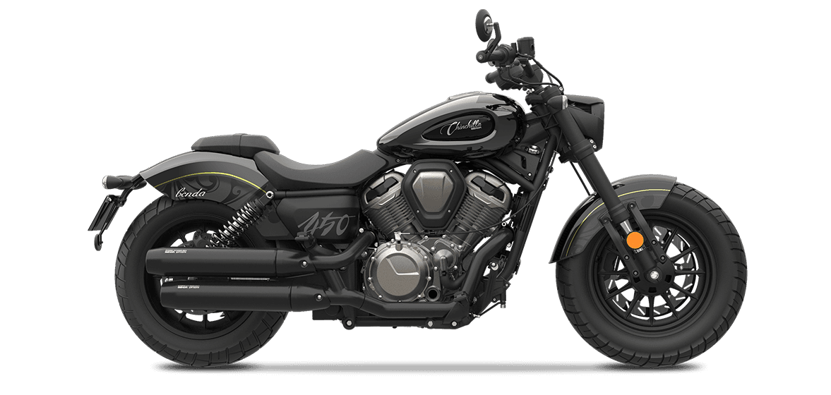 Seitenansicht eines schwarzen Benda Chinchilla 450 Cruisers mit V-Twin-Motor vor schwarzem Hintergrund.